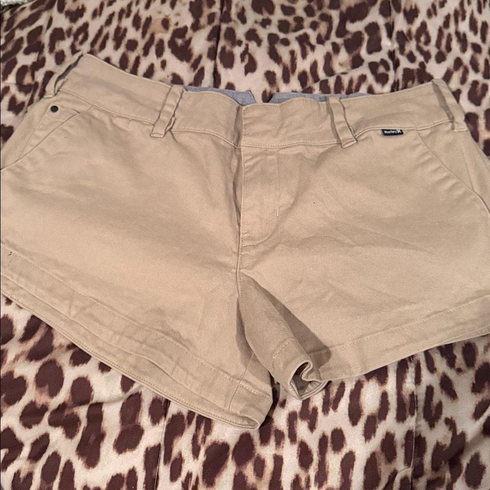 Hurley khaki shorts 3” size 7 like new